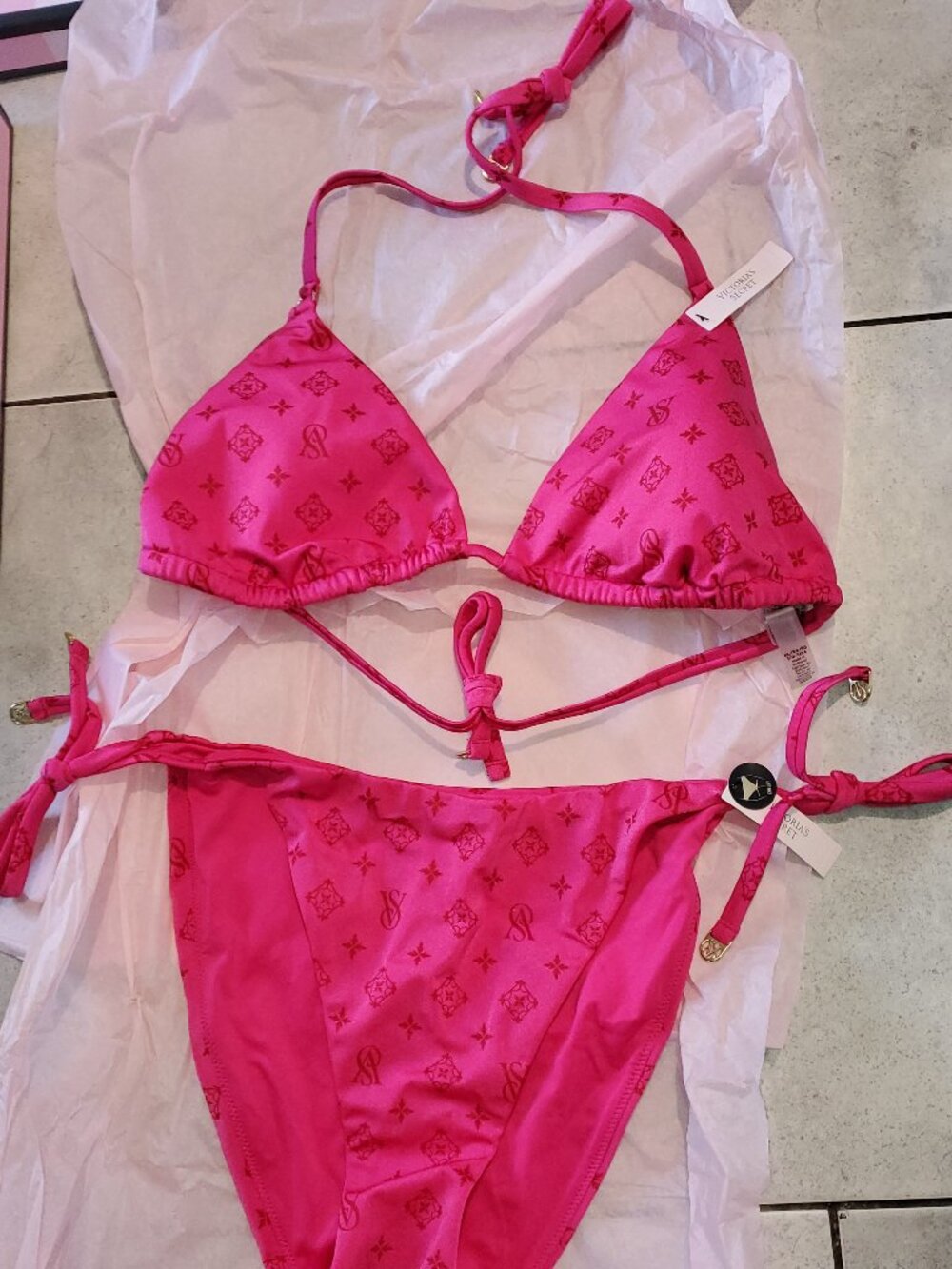 Bagkini from Victorias Secret in Magenta 🤩😍💋😎